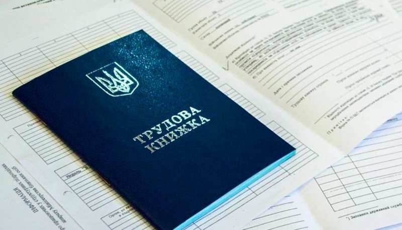 Уряду не варто відкладати на період повоєнного відновлення поточні проблеми промисловості: зростає безробіття, виробництво падає