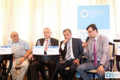Сільськогосподарські землі України: продавати чи ні?