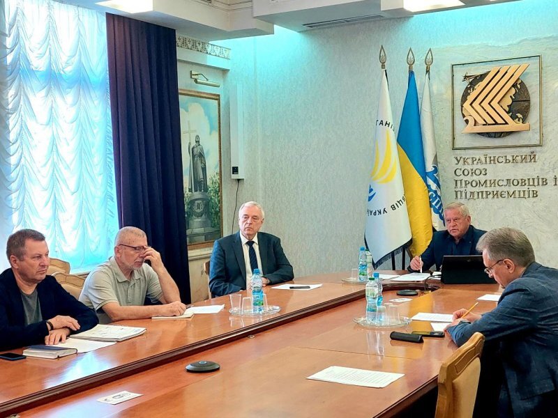 Антикризовий штаб допомоги промисловості і бізнесу закликає не підвищувати податки щонайменше рік та запровадити адресний підхід до підприємництва