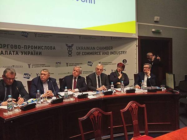 Падіння промисловості в Україні може зупинити лише впровадження сучасної індустріальної політики