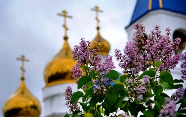 Вітаємо з Великоднем!