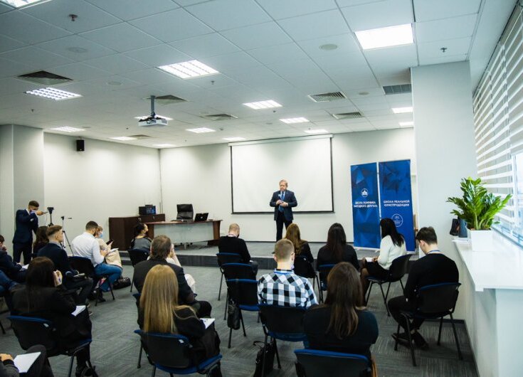 Україні потрібні стратегії: економічного і промислового розвитку, відновлення територіальної цілісності, співпраці з міжнародними донорами