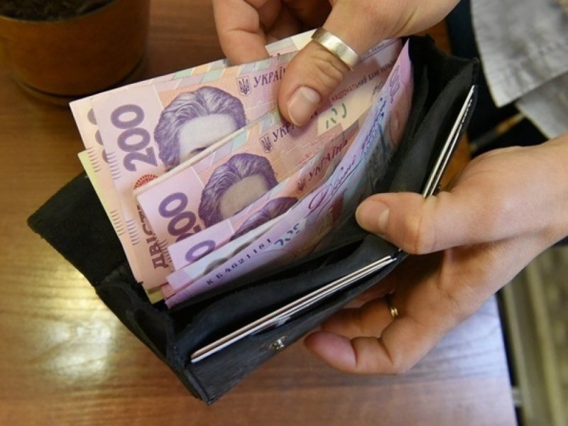 Зарплати «як в Польщі» до 2030 року, повернення мігрантів та «значні інвестиції» - популізм чи стратегія уряду?
