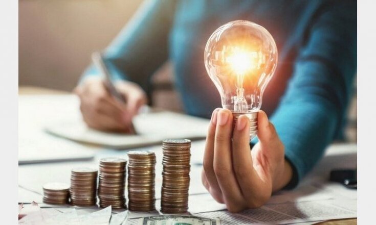 Урядова арифметика: навіть попри «зниження» тарифи на електроенергію зросли з 2020 року