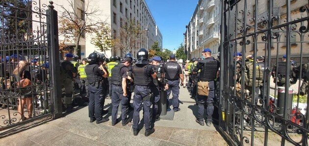 Застосування сили в рамках мирних протестів неприпустиме