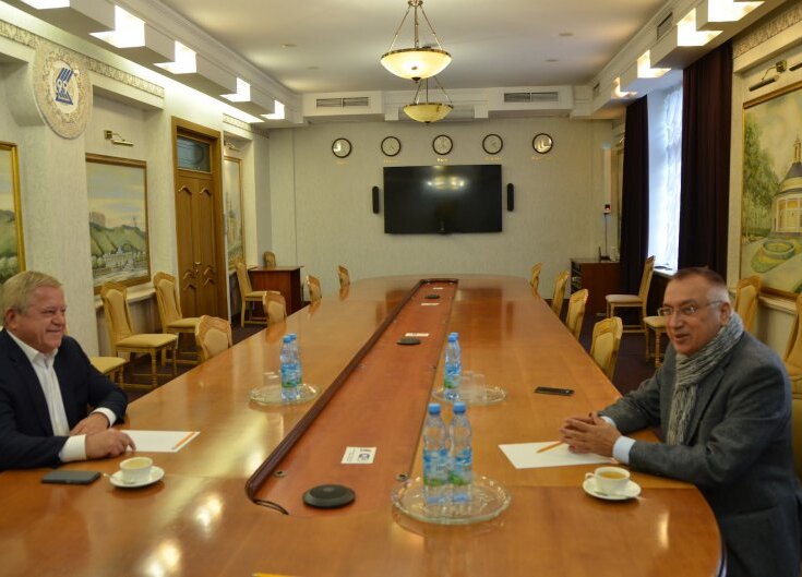 А. Кінах зустрівся із Послом України в Киргизстані В. Жовтенком