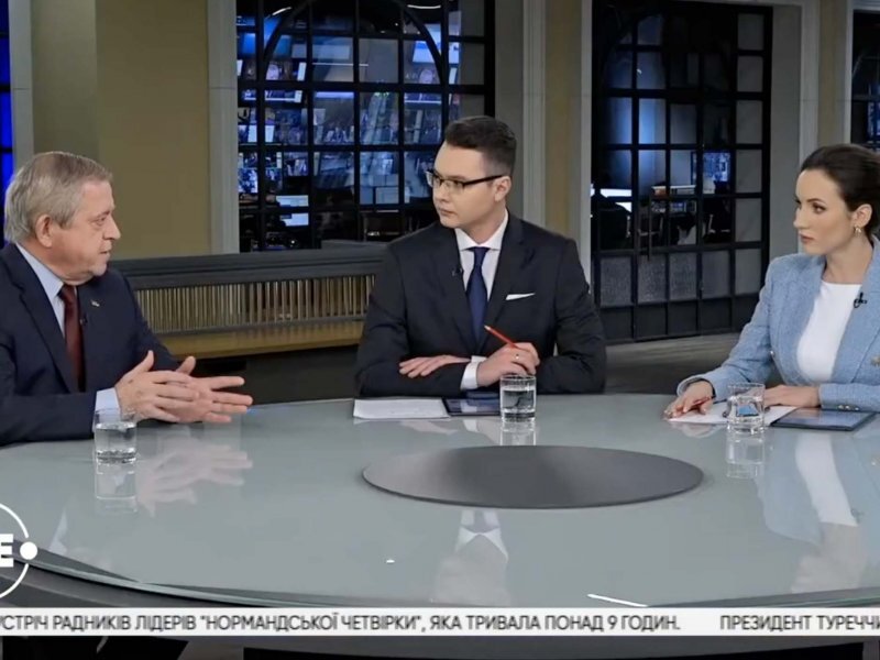 А.Кінах: Україна повинна продемонструвати виключну витримку і зайняти чітку позицію, яка відповідає національним інтересам