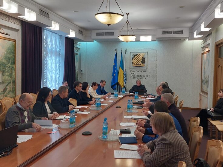 Антикризовий штаб виступає за більшу мобілізацію економіки на потреби оборони