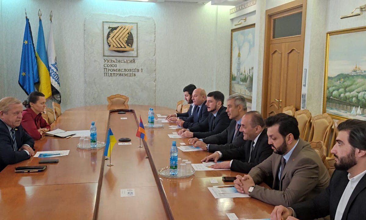 Анатолій Кінах зустрівся із проєвропейськими громадськими діячами та правозахисниками Вірменії