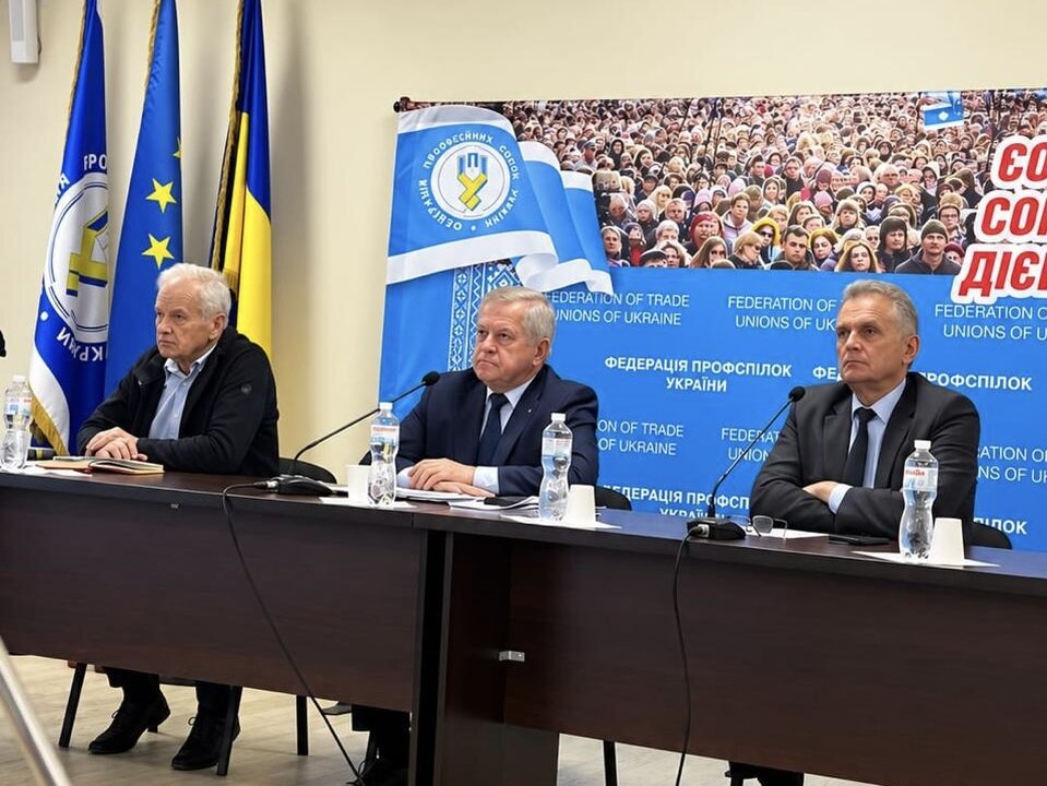 Україні необхідно посилювати внутрішні джерела економічної стійкості на тлі зростання дефіциту бюджету та виробничих ризиків