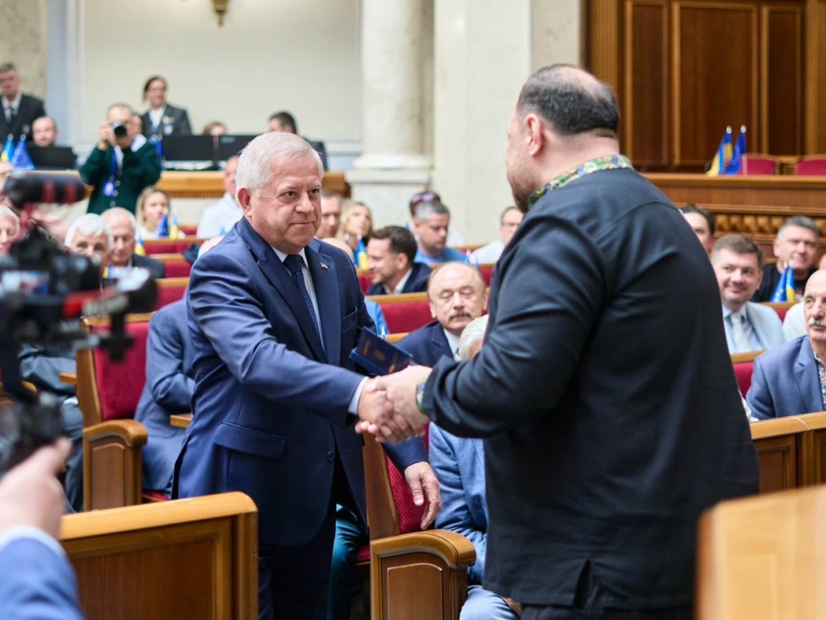 Анатолій Кінах отримав статус Засновника сучасної держави Україна
