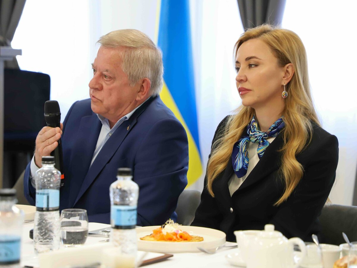 Анатолій Кінах виступив на бізнес-сніданку в Київській школі державного управління