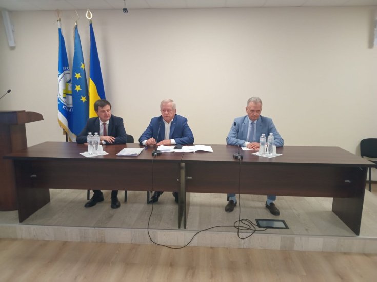 Блокування портів, дорогі гроші, дефіцит експорту і кадрів: Антикризовий штаб визначив ключові ризики для економіки України